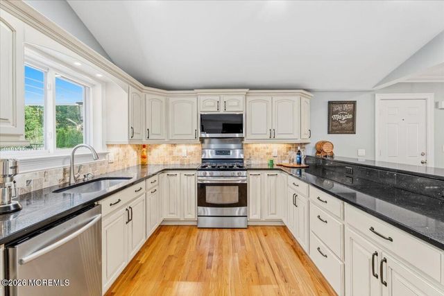 259 Hamiltonian Drive, Middletown, NJ 07701