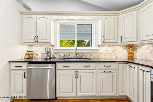 259 Hamiltonian Drive, Middletown, NJ 07701