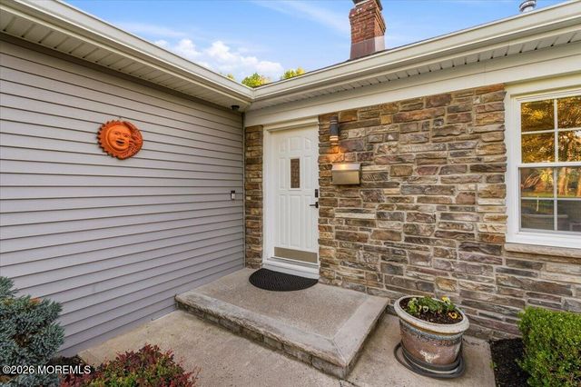 259 Hamiltonian Drive, Middletown, NJ 07701