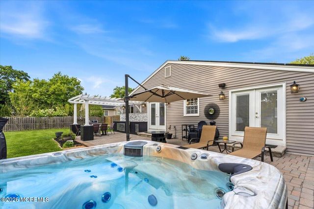 259 Hamiltonian Drive, Middletown, NJ 07701