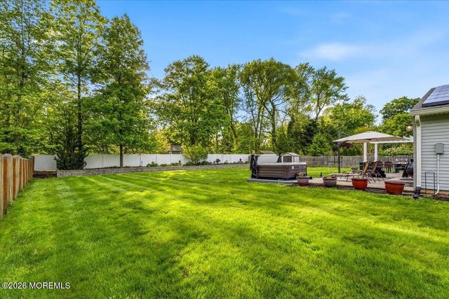 259 Hamiltonian Drive, Middletown, NJ 07701