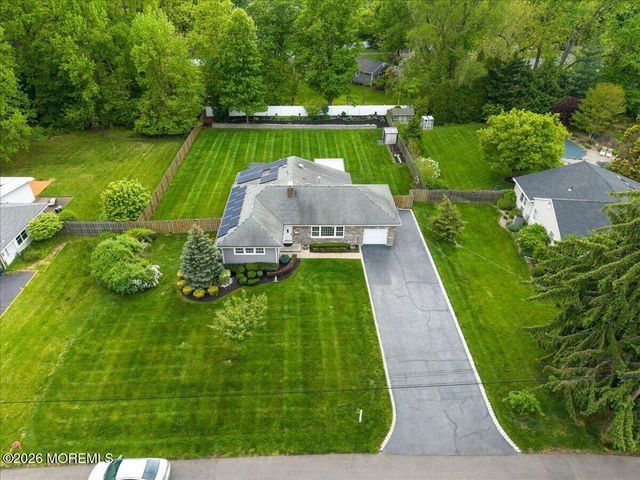 259 Hamiltonian Drive, Middletown, NJ 07701