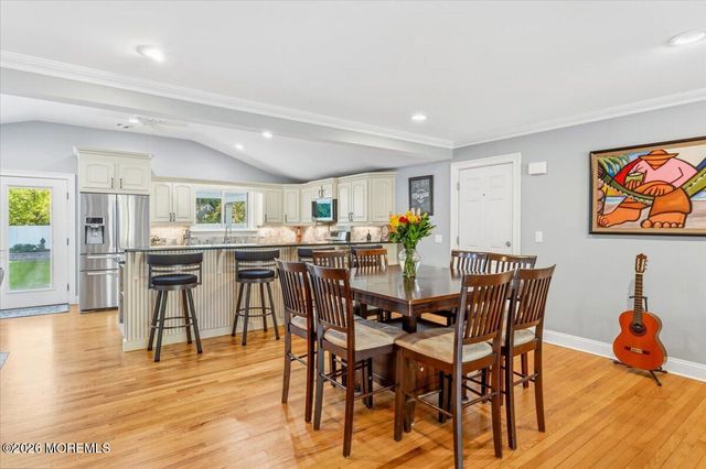 259 Hamiltonian Drive, Middletown, NJ 07701