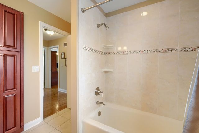 434 Timothy Court, Schaumburg, IL 60193