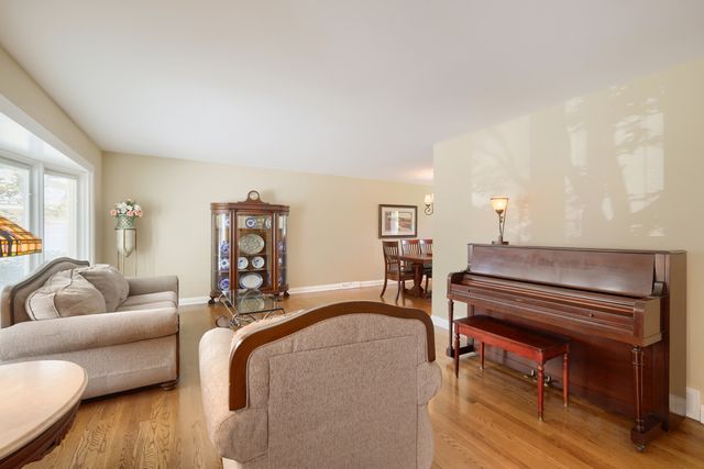 434 Timothy Court, Schaumburg, IL 60193
