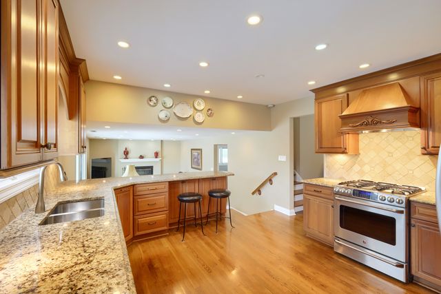 434 Timothy Court, Schaumburg, IL 60193