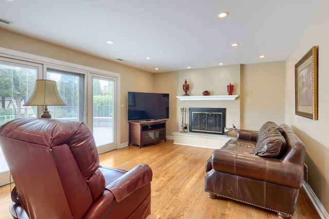 434 Timothy Court, Schaumburg, IL 60193