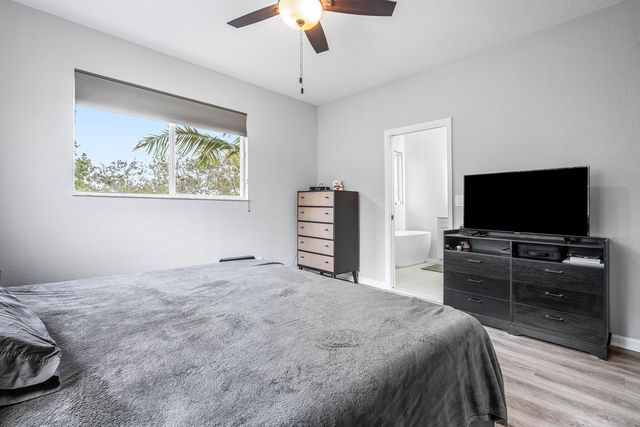 2897 S Greenleaf Circle, Boynton Beach, FL 33426