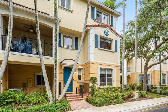 2897 S Greenleaf Circle, Boynton Beach, FL 33426