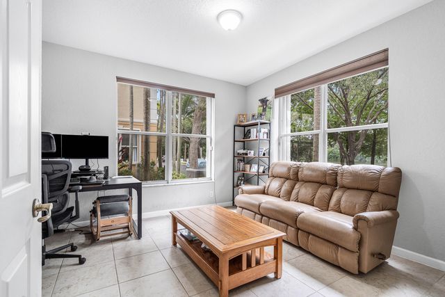 2897 S Greenleaf Circle, Boynton Beach, FL 33426