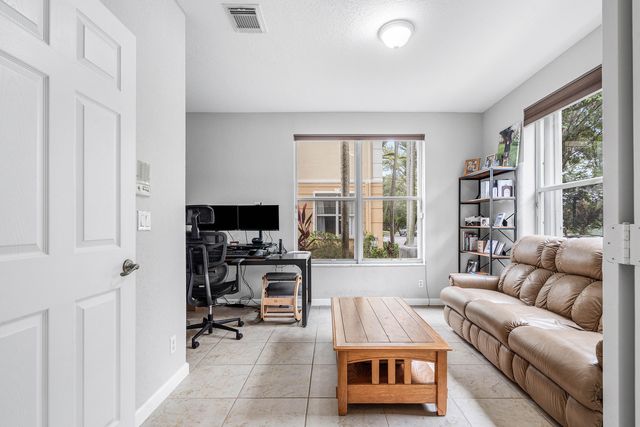 2897 S Greenleaf Circle, Boynton Beach, FL 33426