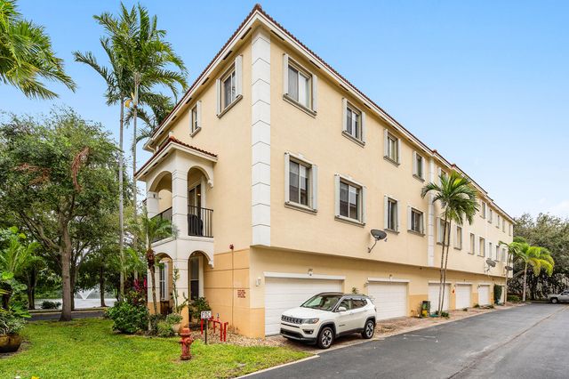 2897 S Greenleaf Circle, Boynton Beach, FL 33426