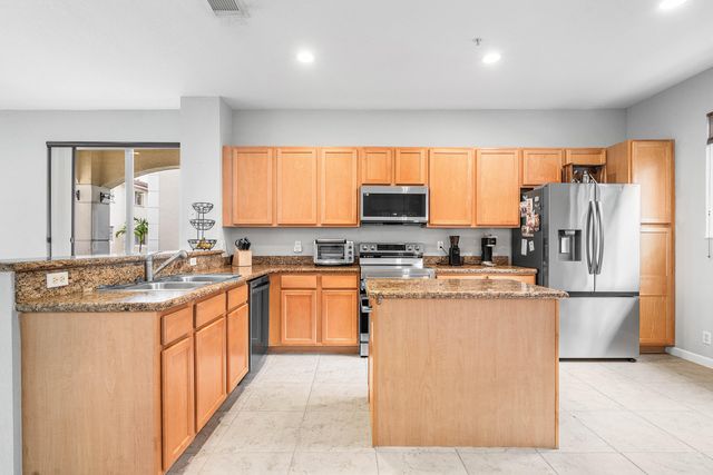 2897 S Greenleaf Circle, Boynton Beach, FL 33426