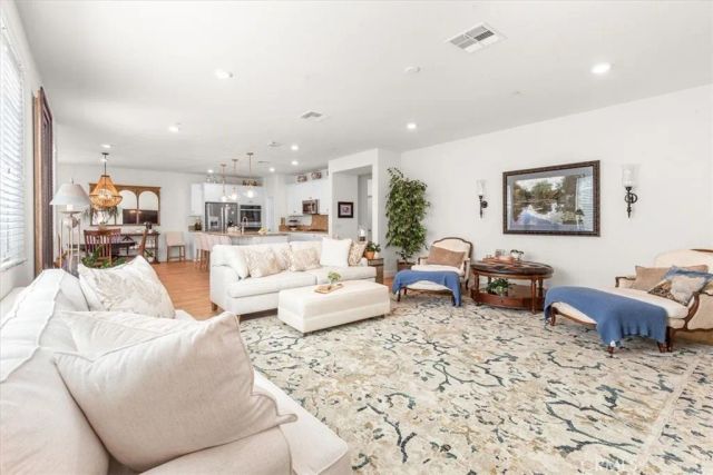 5327 La Bodega, Fontana, CA 92336