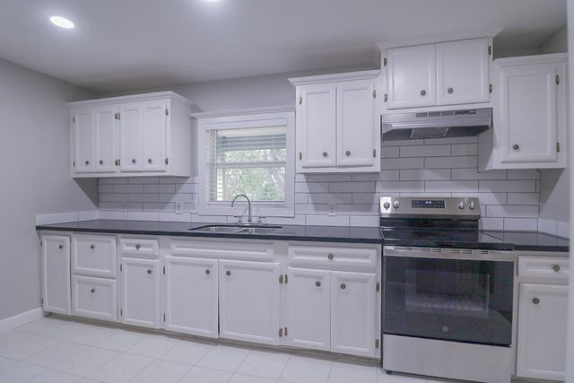 6150 Ridgeway Drive, Houston, TX 77033