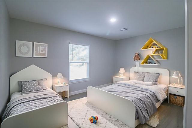 6150 Ridgeway Drive, Houston, TX 77033