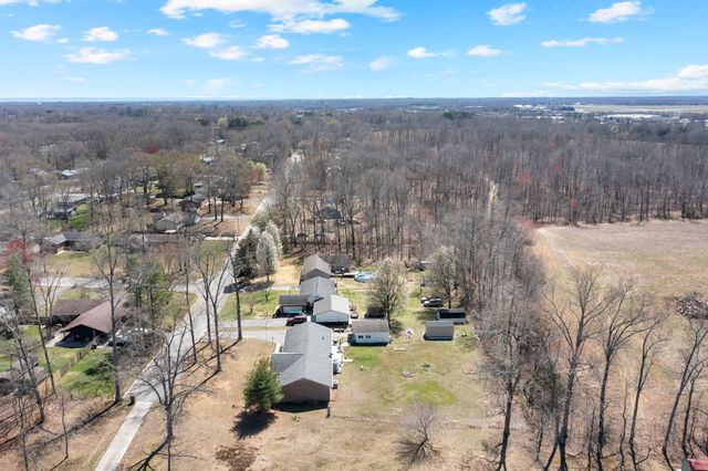 203 Larkway Dr, Tullahoma, TN 37388
