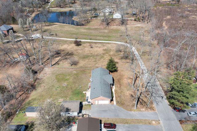 203 Larkway Dr, Tullahoma, TN 37388
