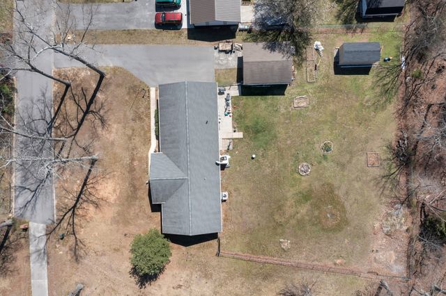 203 Larkway Dr, Tullahoma, TN 37388