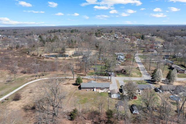 203 Larkway Dr, Tullahoma, TN 37388