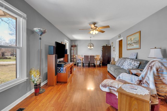 203 Larkway Dr, Tullahoma, TN 37388