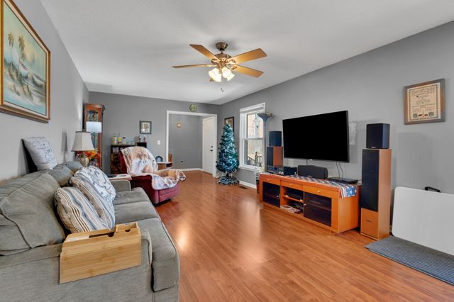 203 Larkway Dr, Tullahoma, TN 37388