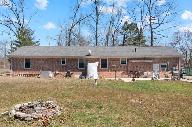 203 Larkway Dr, Tullahoma, TN 37388
