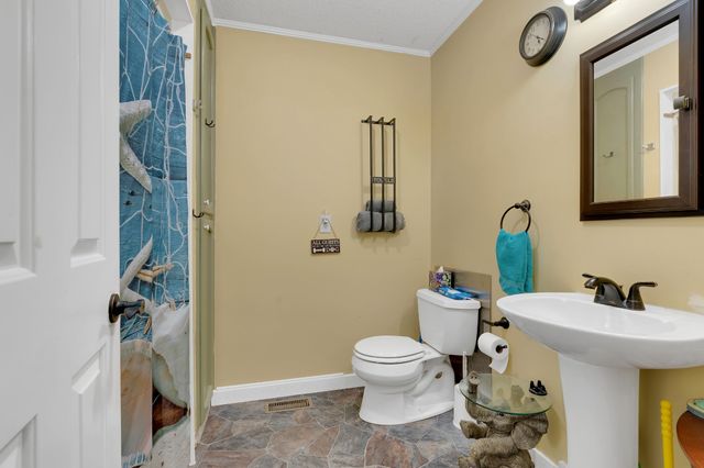 203 Larkway Dr, Tullahoma, TN 37388