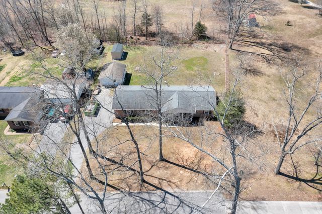 203 Larkway Dr, Tullahoma, TN 37388
