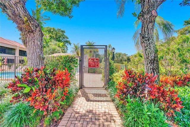7484 La Paz Boulevard 101, Boca Raton, FL 33433