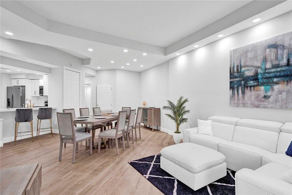 7484 La Paz Boulevard 101, Boca Raton, FL 33433