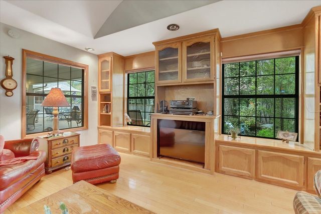 11774 Skipper Ct, Penn Valley, CA 95946