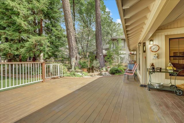 11774 Skipper Ct, Penn Valley, CA 95946