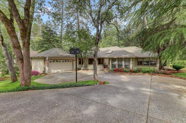 11774 Skipper Ct, Penn Valley, CA 95946
