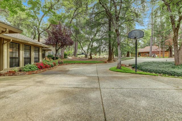 11774 Skipper Ct, Penn Valley, CA 95946