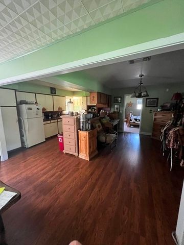 1308 N Mesquite Street N, Goldthwaite, TX 76844