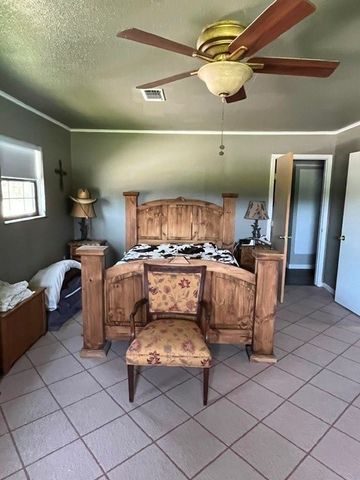 1308 N Mesquite Street N, Goldthwaite, TX 76844