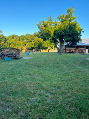 1308 N Mesquite Street N, Goldthwaite, TX 76844