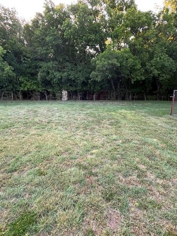 1308 N Mesquite Street N, Goldthwaite, TX 76844