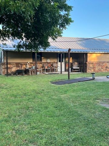 1308 N Mesquite Street N, Goldthwaite, TX 76844
