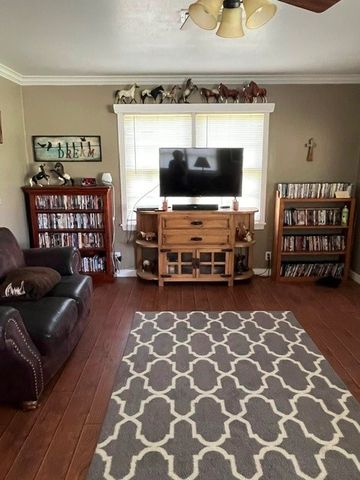 1308 N Mesquite Street N, Goldthwaite, TX 76844