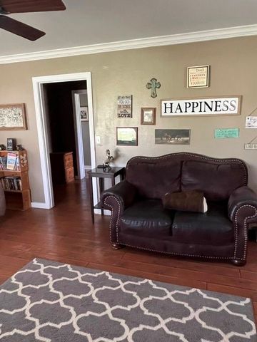 1308 N Mesquite Street N, Goldthwaite, TX 76844