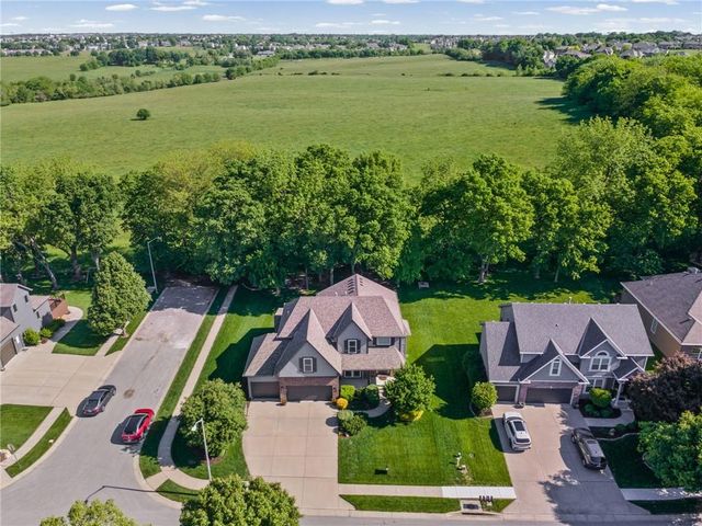 8700 NE 91st Terrace, Kansas City, MO 64157