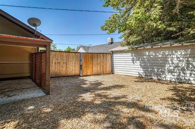 1015 E Logan St, Caldwell, ID 83605