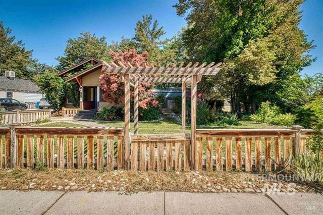 1015 E Logan St, Caldwell, ID 83605