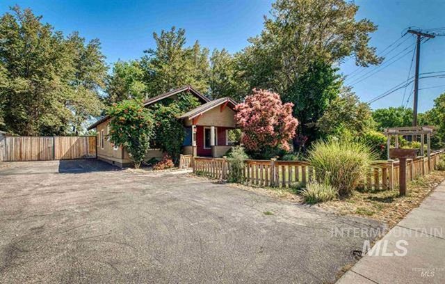 1015 E Logan St, Caldwell, ID 83605