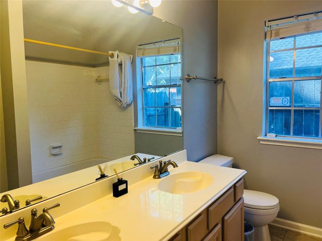 8815 Crazy Horse Trail, Houston, TX 77064