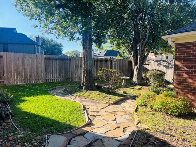 8815 Crazy Horse Trail, Houston, TX 77064