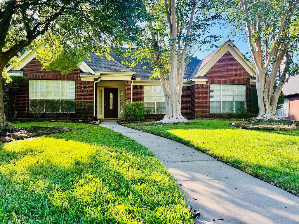 8815 Crazy Horse Trail, Houston, TX 77064