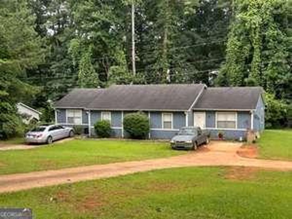 1292-4 Crystal Lake Road, College Park, GA 30349